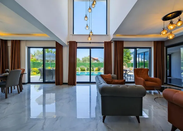 Lotus/ Oeluedeniz Isitmali Kapali Havuzlu Fethiye