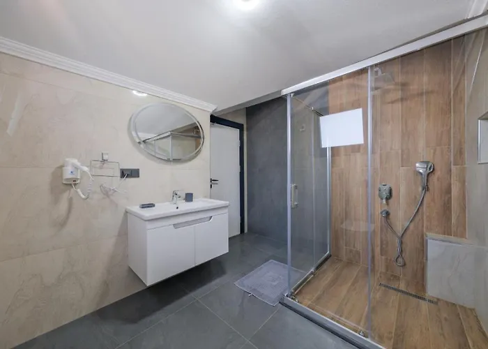 Lotus/ Oeluedeniz Isitmali Kapali Havuzlu *