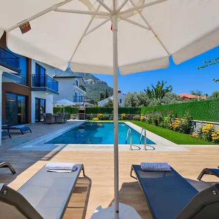Vila Lotus/ Oeluedeniz Isitmali Kapali Havuzlu Fethiye