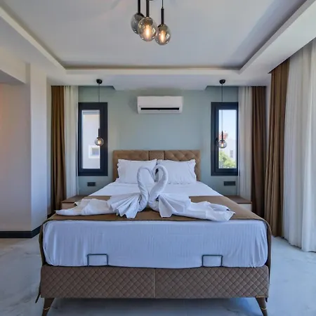 Lotus/ Oeluedeniz Isitmali Kapali Havuzlu Villa Fethiye