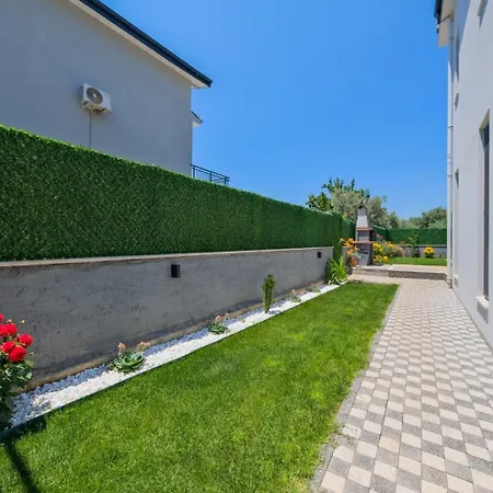 Vila Lotus/ Oeluedeniz Isitmali Kapali Havuzlu *