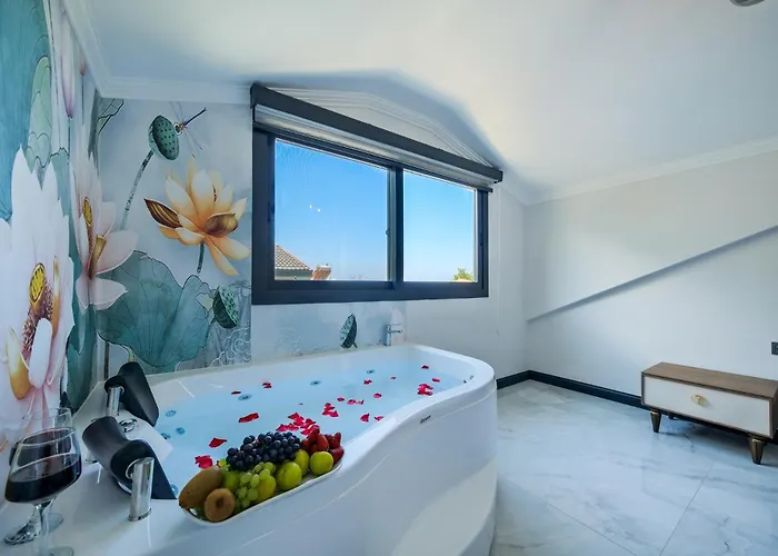 Lotus/ Oeluedeniz Isitmali Kapali Havuzlu * Fethiye