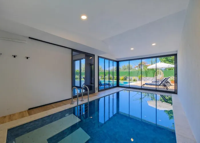 Lotus/ Oeluedeniz Isitmali Kapali Havuzlu * フェティエ