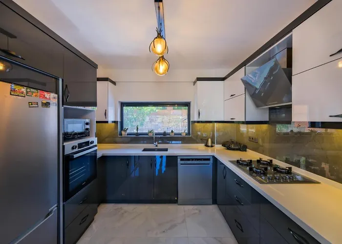 Lotus/ Oeluedeniz Isitmali Kapali Havuzlu Fethiye