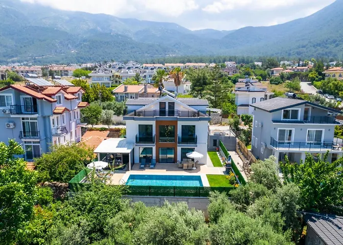 Lotus/ Oeluedeniz Isitmali Kapali Havuzlu